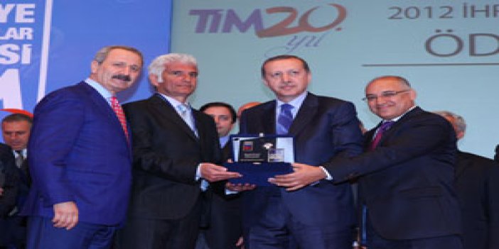 Orhan Oltan'a ödülünü Başbakan verdi