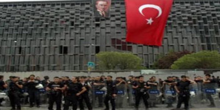 Gezi olaylarında 2 polis bıçaklandı