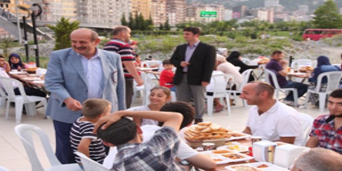 Rize'de bin 800 kişilik iftar sofrası