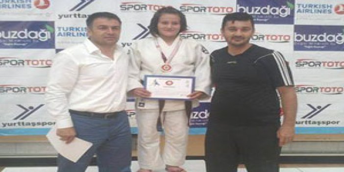Judo Şampiyonu Borçka'dan