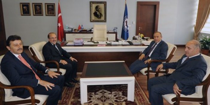 Vali Kızılcık'tan Başkan Gümrükçüoğlu'na veda