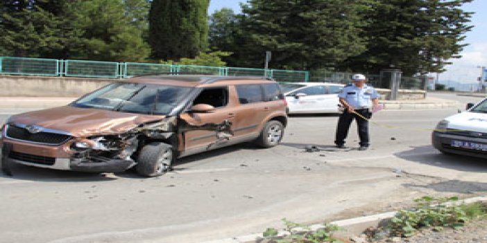 Samsun'da iki otomobil çarpıştı