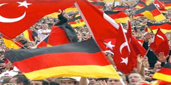 Almanya'daki Türklere kritik çağrı