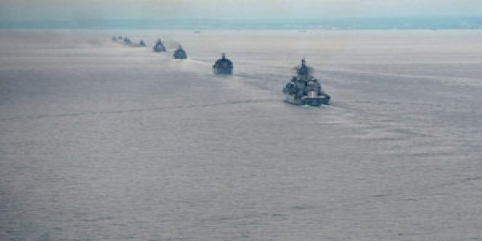 Rus savaş gemileri İstanbul Boğazın'da...