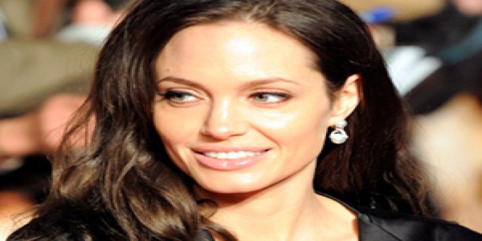 Angelina Jolie'ye büyük onur