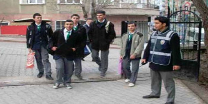 Trabzon'da müdürden polislere okul fırçası