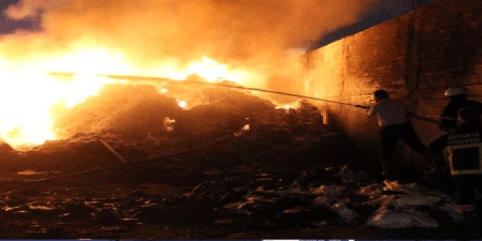 Hatay'da fabrika sahasında yangın