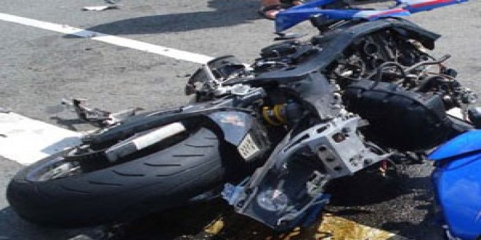 Kaskı parçalanan motosiklet sürücüsü öldü
