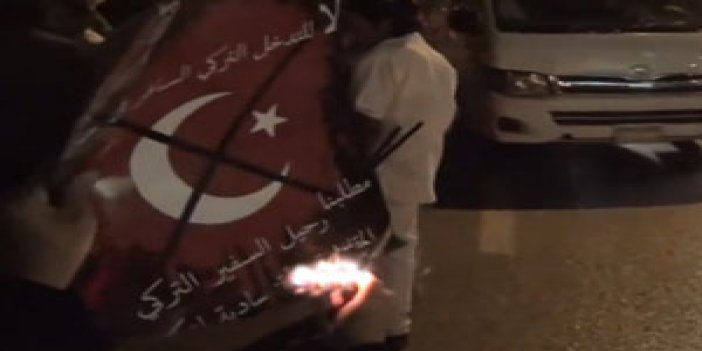 Mısır'da Türk bayrağını yaktılar!