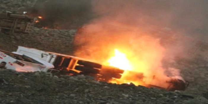 PKK'lılar, Şırnak'ta Şantiye Bastı 10 aracı yaktı