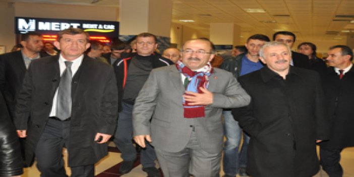Başkan Gümrükçüoğlu'na coşkulu karşılama