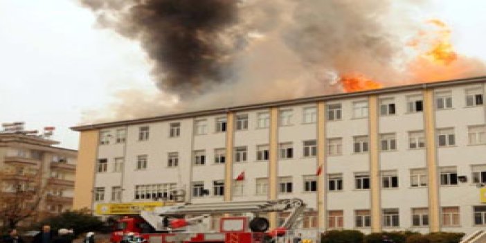 Gaziantep'te lisede yangın paniği
