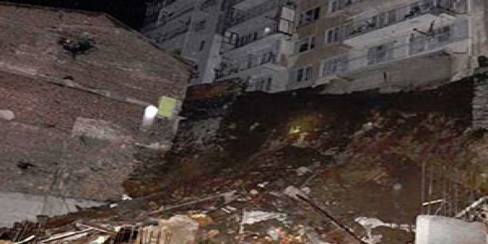 İstinat duvarı çöktü 6 bina boşaltıldı