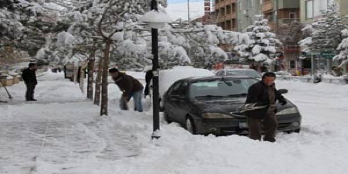 Bayburt'ta kar hayatı olumsuz etkiledi