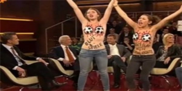 FEMEN üyeleri canlı yayını bastı! HEDEF FIFA...