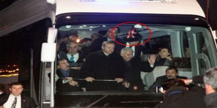 Başbakanlık otobüsüne bakın ne astılar!