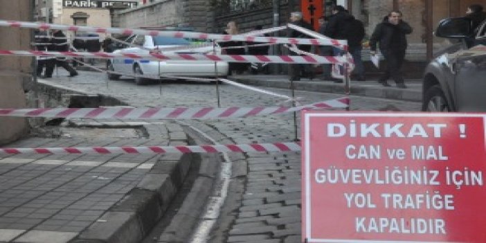 Trabzon'da tehlike!  Yol çöküyor ama...