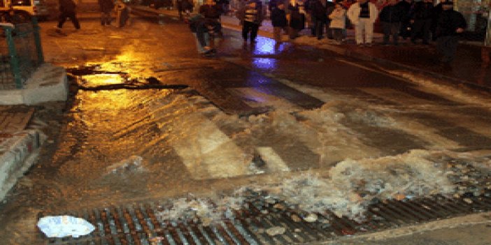 Samsun'da içme suyu borusu patladı