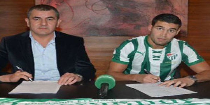 Bursaspor gurbetçi oyuncuyla imzaladı