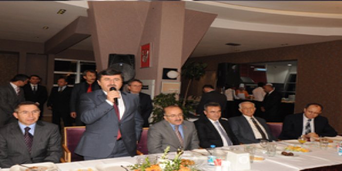 Trabzon'da tayini çıkan müdürler için veda yemeği