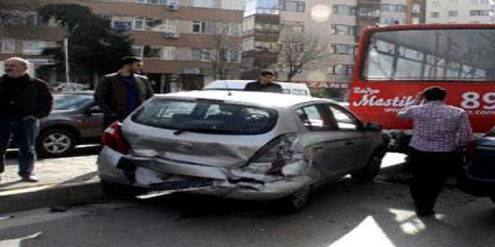 İzmir'de zincirleme kaza: 6 yaralı