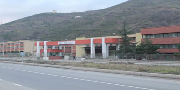 Trabzon'da Tekel binası kaderine terkedildi
