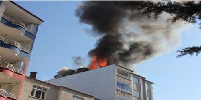Samsun'daki evin çatısı alev alev yandı