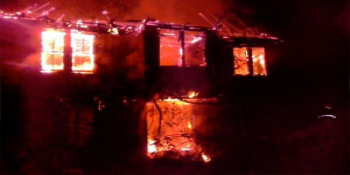 Samsun'da ahşap ev yangını