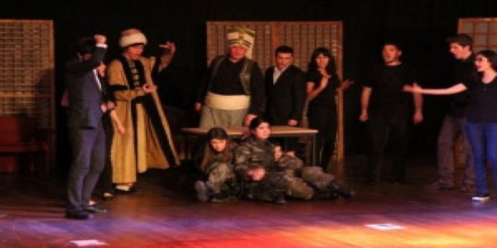 Trabzon'da Erol Günaydın tiyatro güleri
