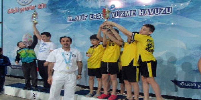Trabzon'da yüzme yarışları sona erdi