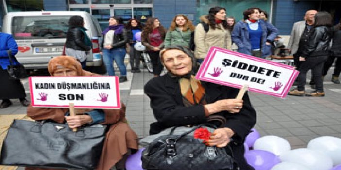 Trabzon'da horonlu kadınlar günü kutlaması