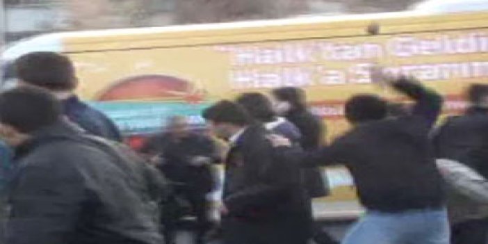 CHP otobüsüne taşlı saldırı