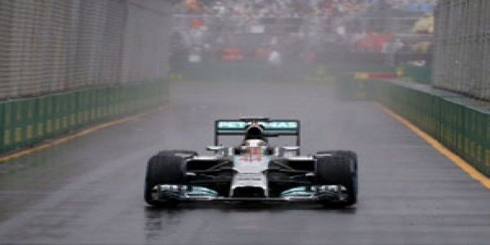 Sezonun ilk Pole'u Lewis Hamilton