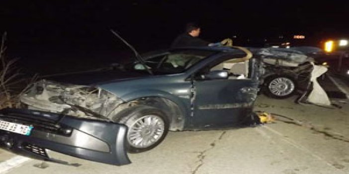 Feci kaza: Otomobil ikiye ayrıldı