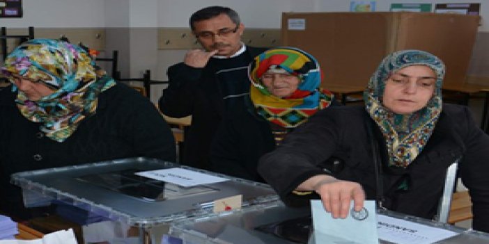 Trabzonlu kar altında oy kullandı
