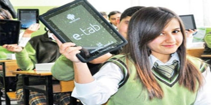 Öğrencilere tablet dağıtılmaya devam ediliyor