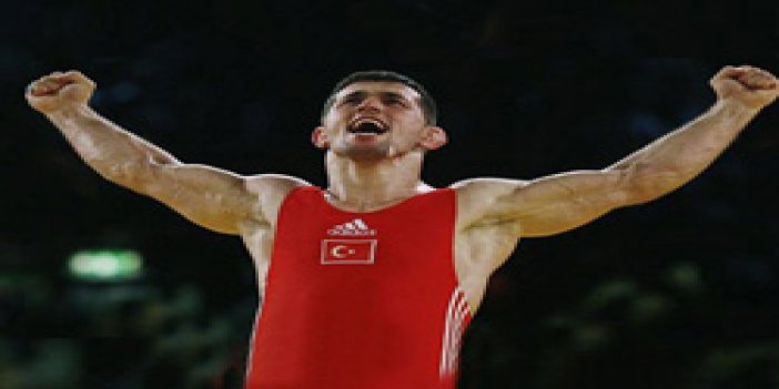 Trabzonlu güreşciden gümüş sevinç!