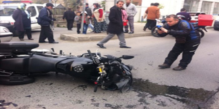 Trabzon'da bir araç motosiklete çarptı.