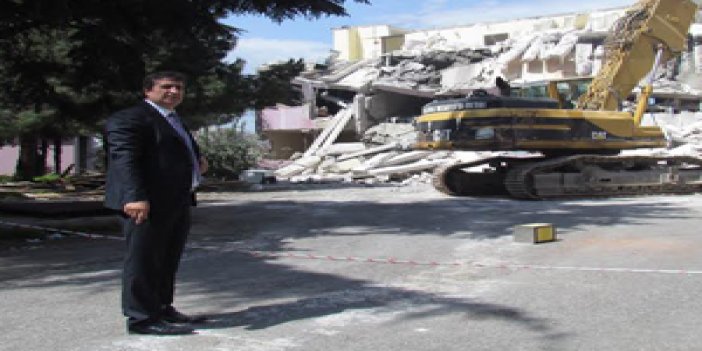 Trabzon'da yeni SGK binası için yıkım başladı