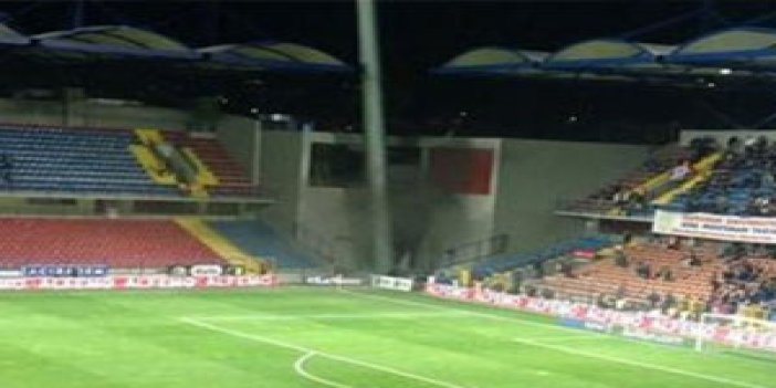 Süper Lig karşılaşmasında yangın çıktı