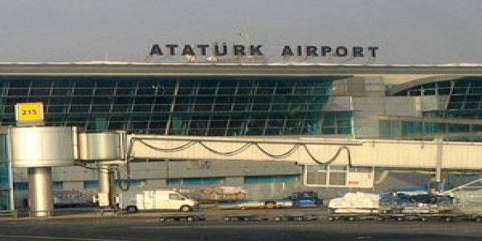 Uygur Türkleri Havaalanında kaldı