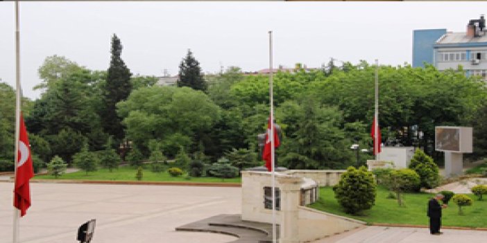 Trabzon'da bayraklar yarıya indirildi