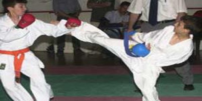 Ümit Karate Şampiyonası Başladı