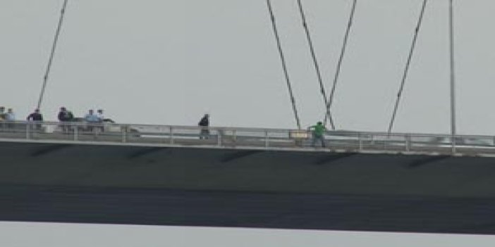 Köprüde "intihar şov" trafiği kilitledi