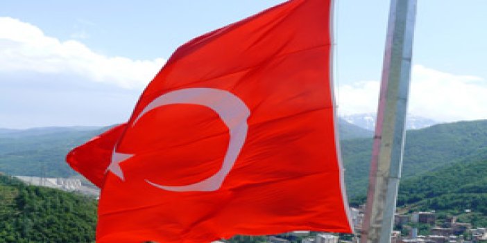 PKK, Türk Bayrağını indirdi!