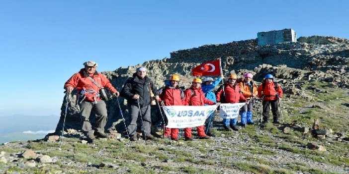 Trabzon'un zirvesinde bir grup dağcı!