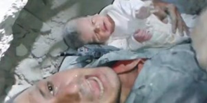 Suriye'de iki aylık bebek böyle kurtarıldı