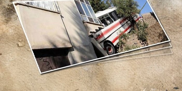 Kahramanmaraş'ta bir otobüs balkona girdi