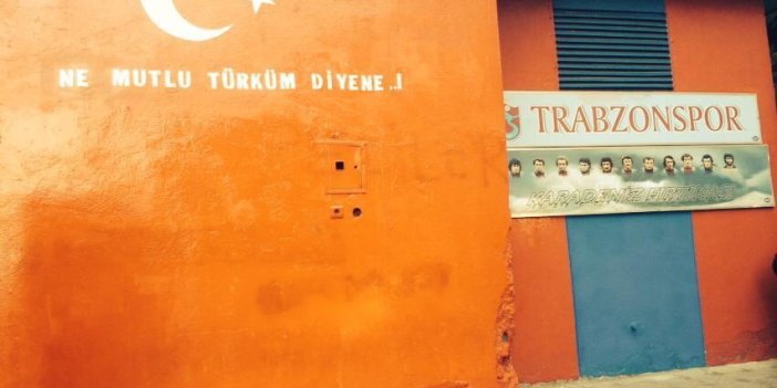 Trabzon'da bayrak krizini mahalleli kazandı