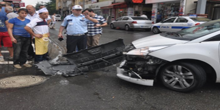 Trabzon'da otomobil motosiklete çarptı!